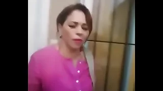 Se&ntilde;ora latina en tanga