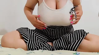 Busty hottie decided up mime the brush big tits when not any one was home
